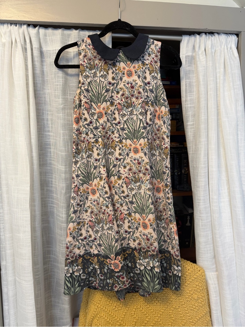 Floral Sleeveless Dress with Contrast Peter Pan Collar